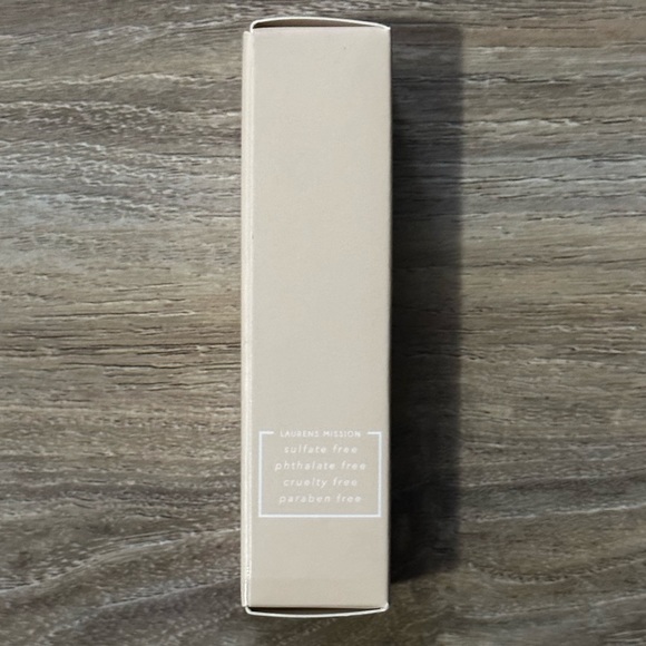 Laurens Strawberry Lip Oil infused with Shea Oil & Vitamin E - Picture 7 of 13